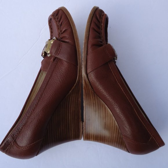 SIZE 10. Michael Michael Kors leather wedge shoes. - Picture 2 of 8